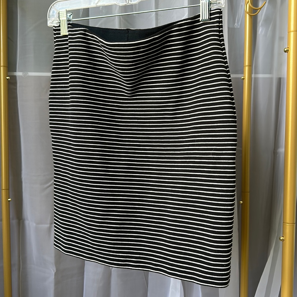 LOFT size Small Striped Skirt